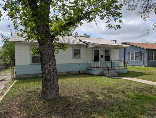 1185 W Mill St, New Braunfels, TX, 78130 | Card Image