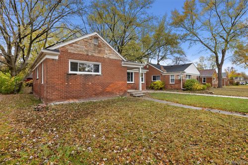 24221 Cloverlawn St, Oak Park, MI, 48237-1501 | Card Image