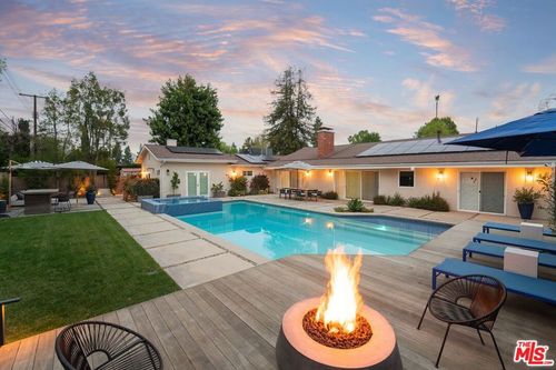 4731 Deseret Dr, Woodland Hills, CA, 91364-4842 | Card Image