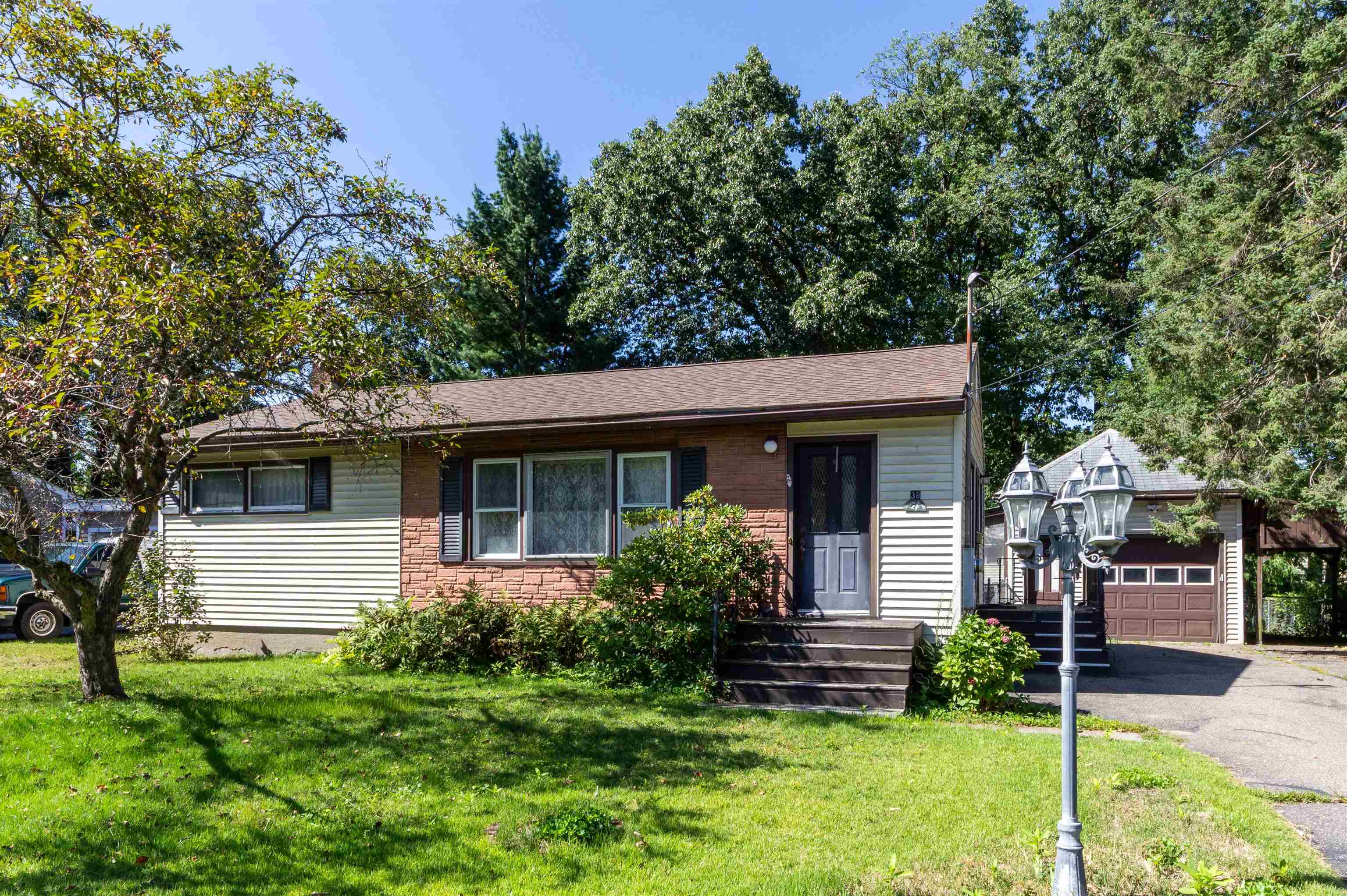 Henry Ct, South Burlington, VT 05403
