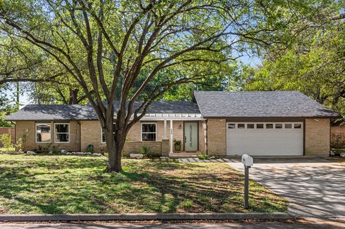 908 Merritt Dr, Lockhart, TX, 78644-3338 | Card Image