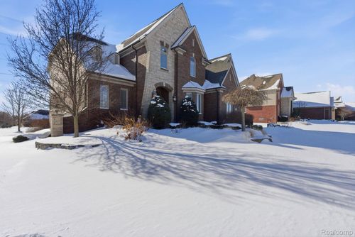 8844 Ridge Dr, Washington Twp, MI, 48095-2868 | Card Image