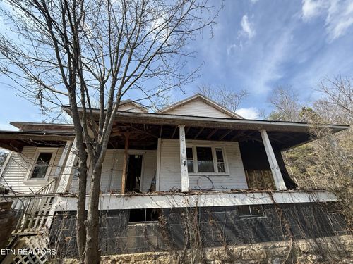 290 Maddox Ln, New Tazewell, TN, 37825-4806 | Card Image