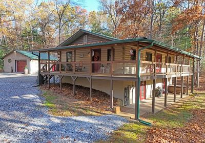 651 Tomahawk Trail, Home with 3 bedrooms, 2 bathrooms and 2 parking in Blairsville GA | Image 1