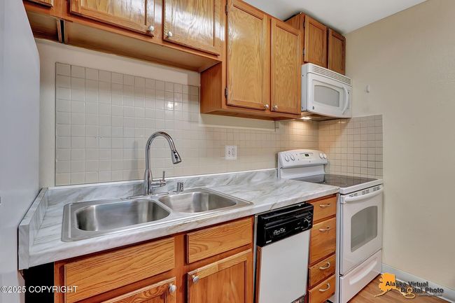 Kitchen | Image 7