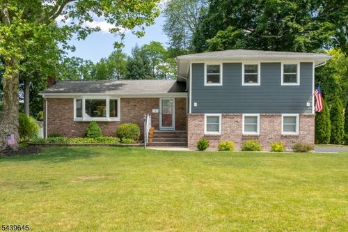 6 Woodbine Cir, New Providence, NJ, 07974-1754 | Card Image