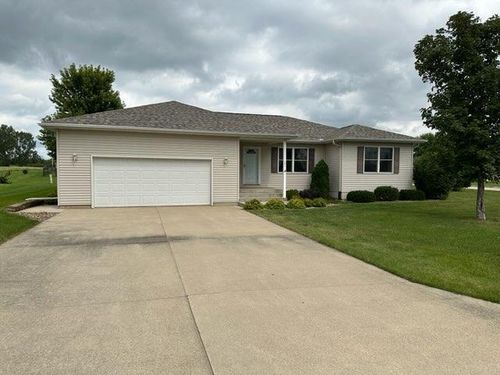 201 Pine Ct, Charles City, IA, 50616-4046 | Card Image