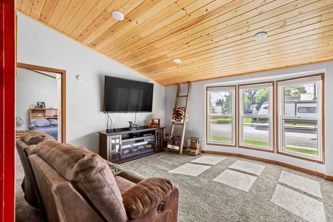 421 1 St Ave S, House other with 5 bedrooms, 3 bathrooms and null parking in Fairfield MT | Image 14