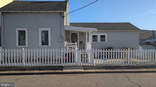 210 E Spruce St, WILLIAMSTOWN, PA, 17098-1417 | Card Image