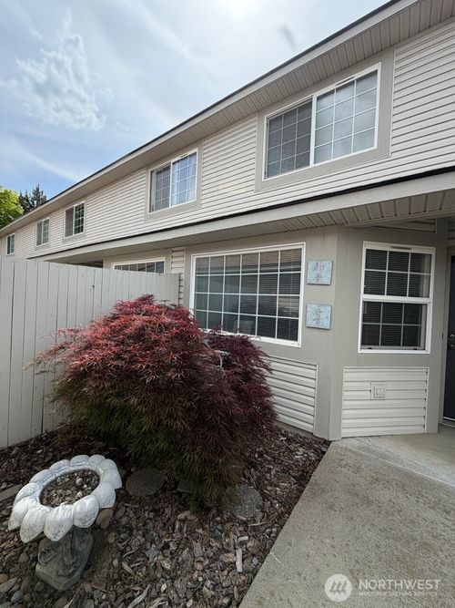 b23-209 E 18th Ave, Ellensburg, WA, 98926-2151 | Card Image