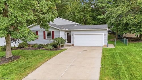 10487 Belleau Dr, Twinsburg, OH, 44087-1116 | Card Image