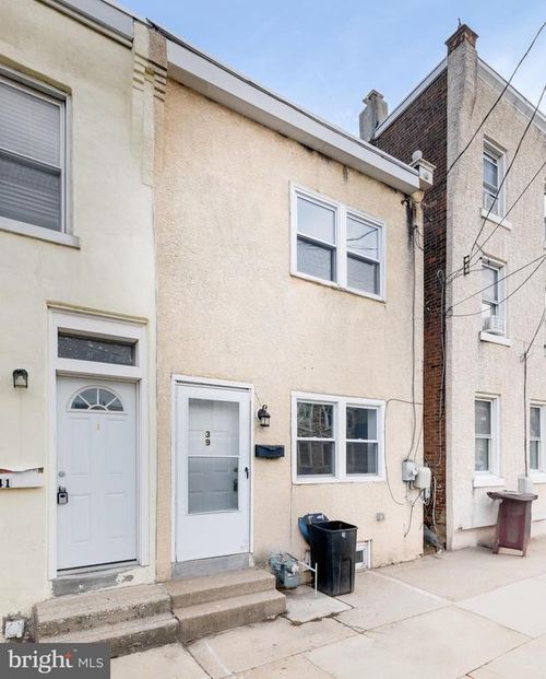 39 W Front St, BRIDGEPORT, PA, 19405-1022 | Card Image
