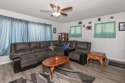 3899 Highway 5, NEW FRANKLIN, MO, 65274-9536 | Card Image