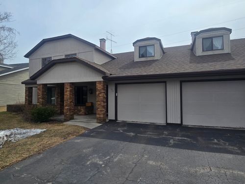 2411 Cross Creek Dr, Sheboygan, WI, 53081-7456 | Card Image