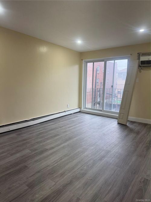917 E 82nd St, Brooklyn, NY, 11236-3811 | Card Image