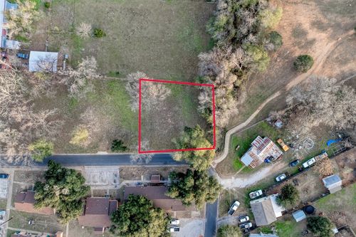 4 E Alamo St, Elgin, TX, 78621 | Card Image