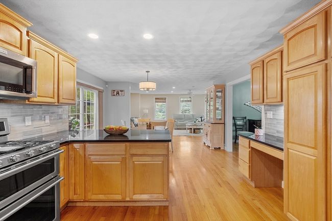 40 Powers Rd, House other with 4 bedrooms, 3 bathrooms and 4 parking in Westford MA | Image 7