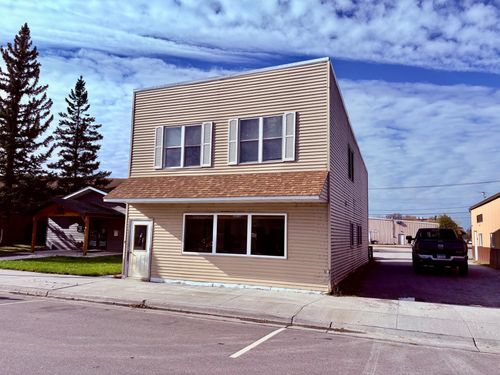 109 Main Ave S, Baudette, MN, 56623-2897 | Card Image