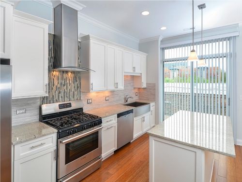 201-4 N Aberdeen St, Chicago, IL, 60607-2060 | Card Image