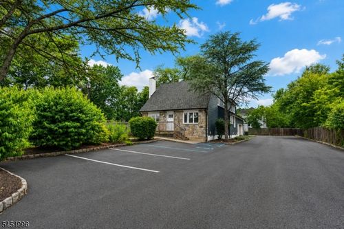 11 Mountain Blvd, Warren, NJ, 07059-5611 | Card Image