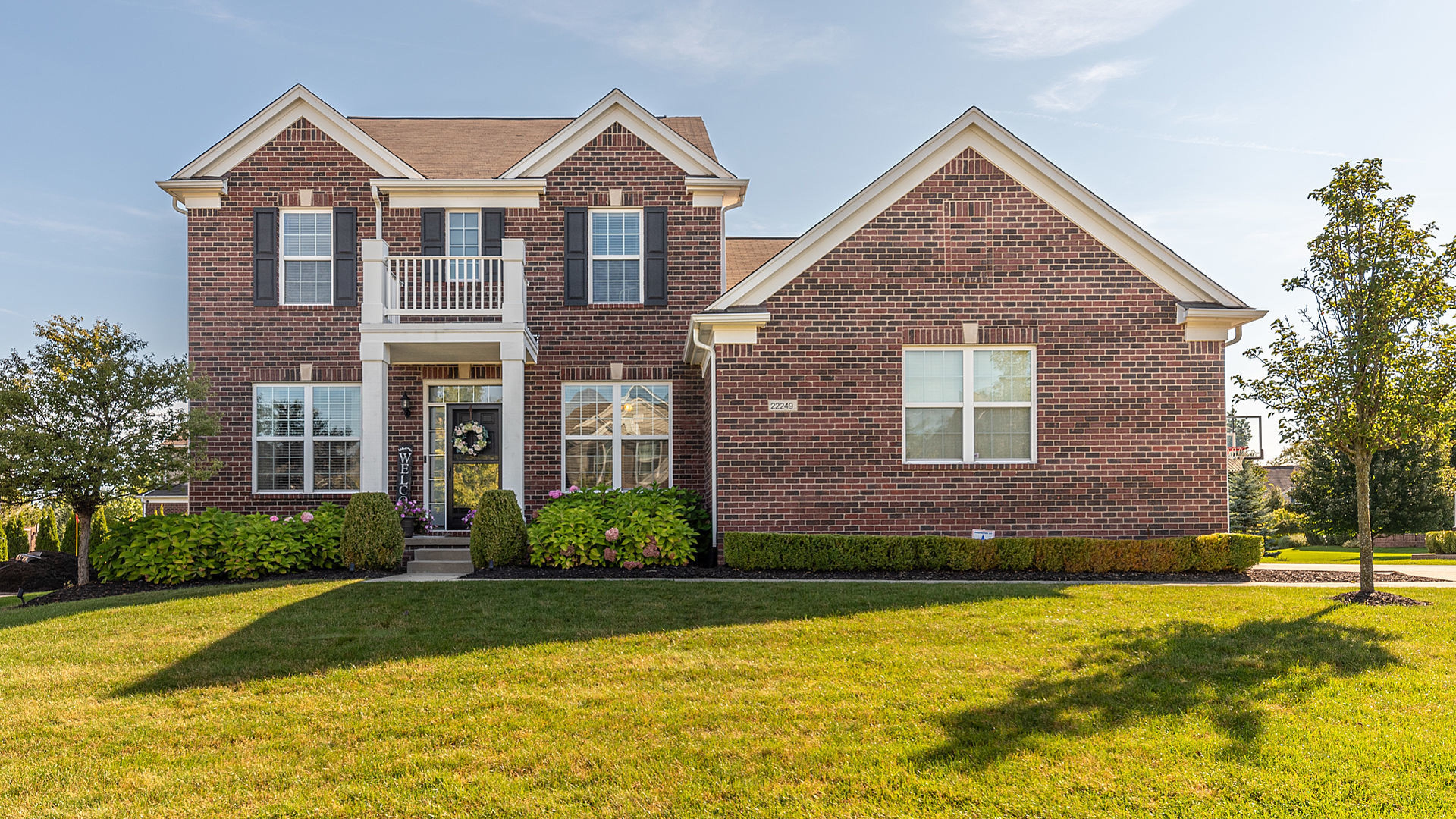 Lujon Dr, Northville, MI 48167