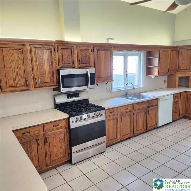 2357 Spring St, House other with 6 bedrooms, 2 bathrooms and null parking in Coplay PA | Image 7