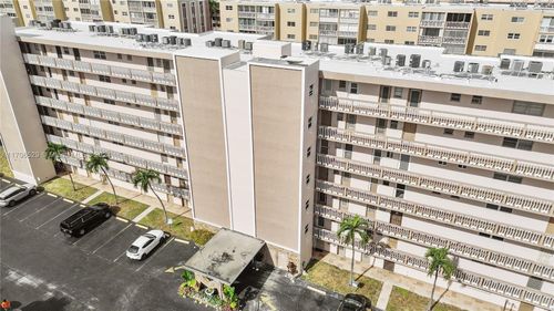 apt-203-421 Ne 14th Ave, Hallandale Beach, FL, 33009-7479 | Card Image