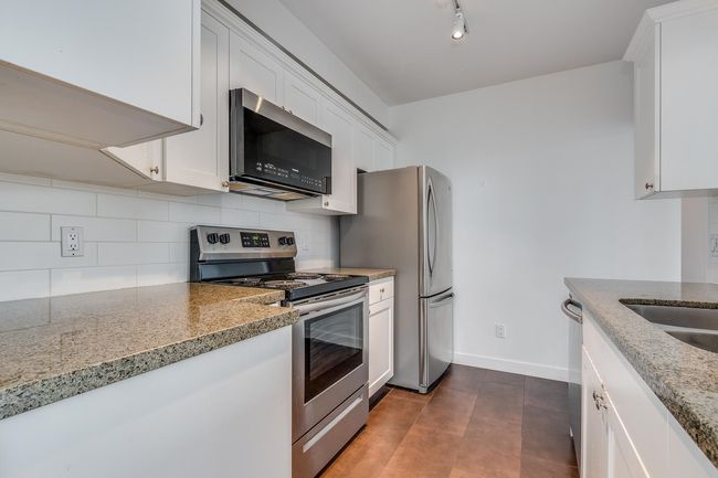 1002 - 140 E 14 Th Street, Condo with 1 bedrooms, 1 bathrooms and 1 parking in North Vancouver BC | Image 11