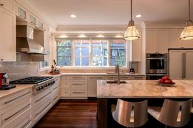 34 Posthill Dr Sw, House detached with 6 bedrooms, 3 bathrooms and 7 parking in Calgary AB | Image 17