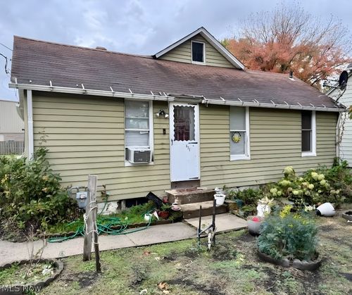 477 Henry St, Painesville, OH, 44077-4330 | Card Image