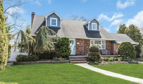 1800 Gormley Ave, Merrick, NY, 11566-3009 | Card Image