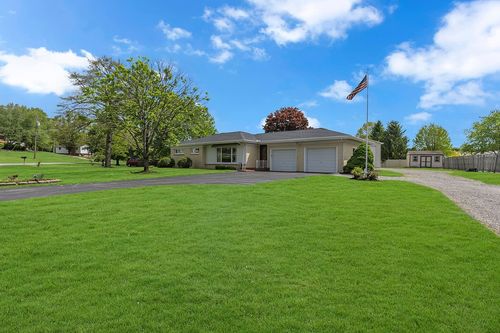 102 Pinecrest Dr, Beaver Falls, PA, 15010-1506 | Card Image