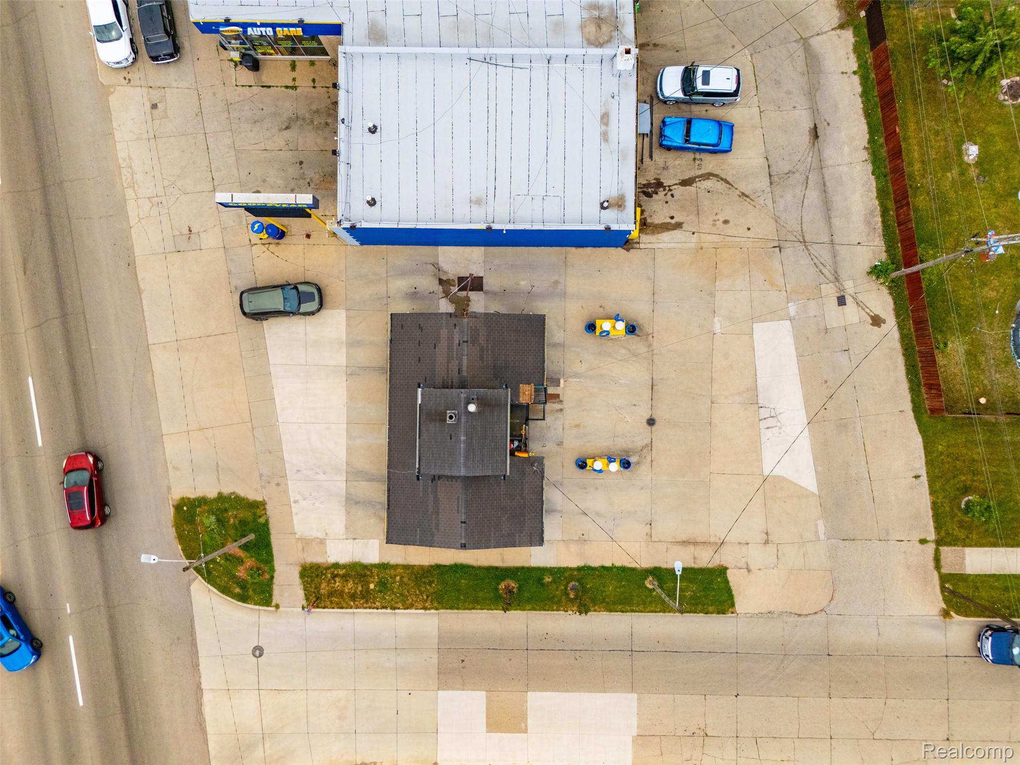Commercial Sale in Lincoln Park 3