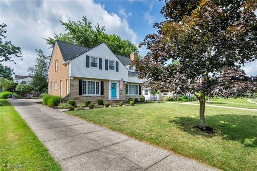 9013 Elsmere Dr, Parma, OH, 44130-1614 | Card Image