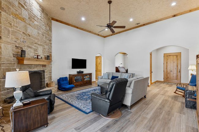 712 S Sugartree Dr, House other with 3 bedrooms, 2 bathrooms and null parking in Lipan TX | Image 6