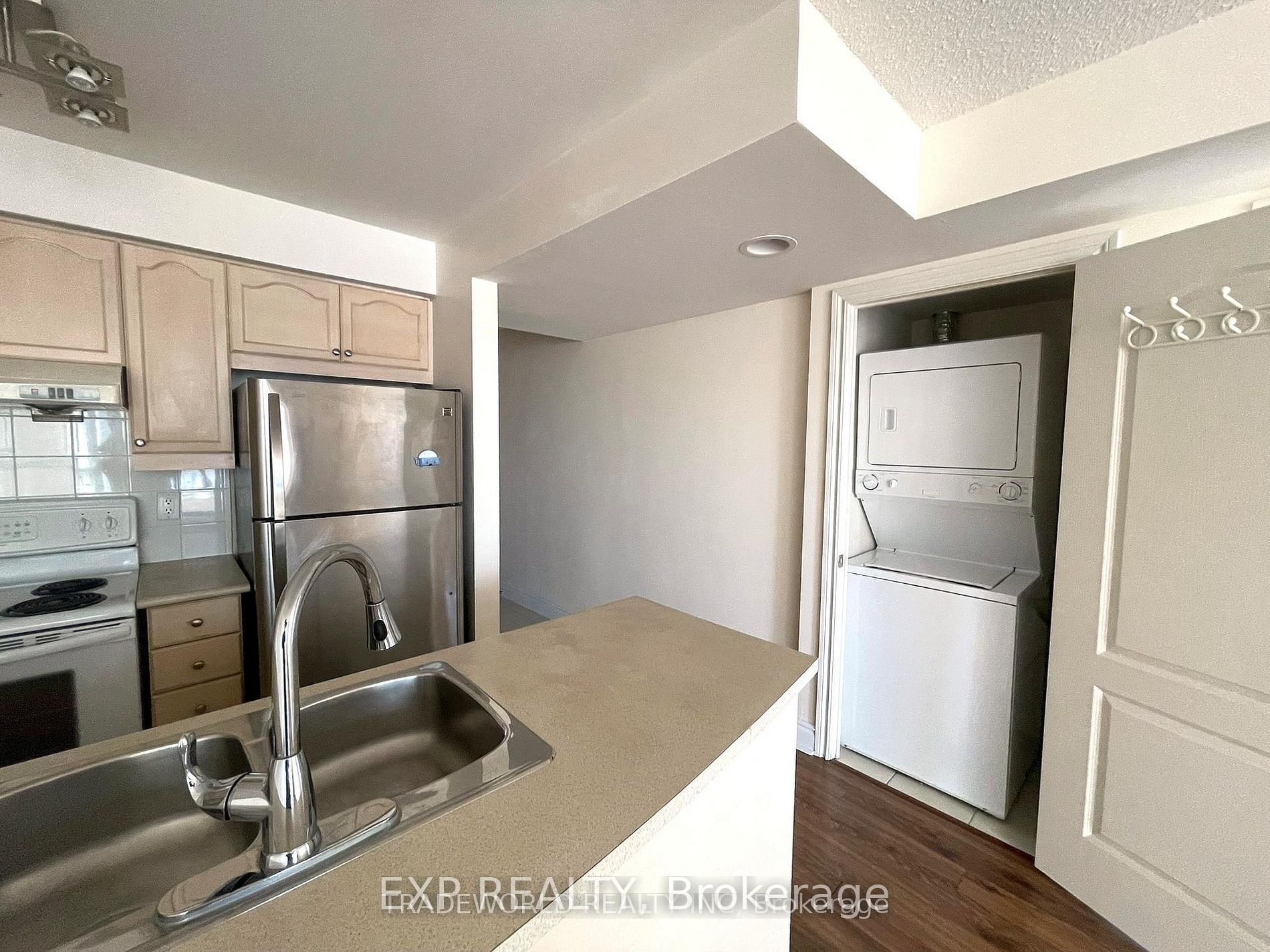 Residential Lease in Toronto E09 5