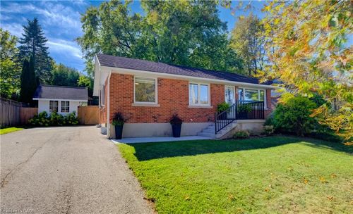 560 Waterloo St, Mount Forest, ON, N0G2L3 | Card Image