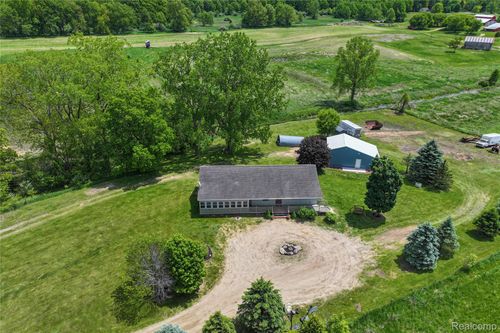 3749 Chase Lake Rd, Howell, MI, 48855-8305 | Card Image