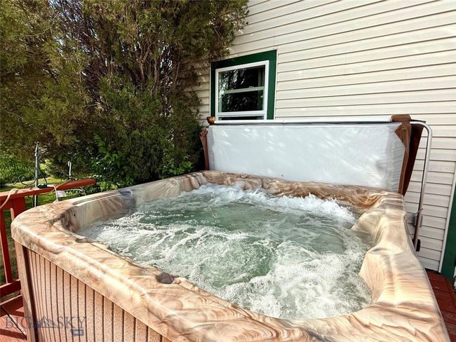 Hot Tub On Deck | Image 32