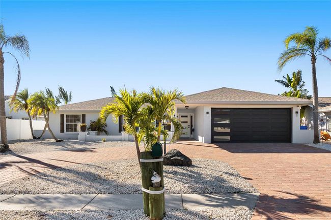 6518 Senegal Palm Way, House other with 3 bedrooms, 2 bathrooms and null parking in APOLLO BEACH FL | Image 5