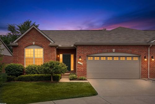 40478 Oakbrook Dr, Sterling Heights, MI, 48310-1760 | Card Image
