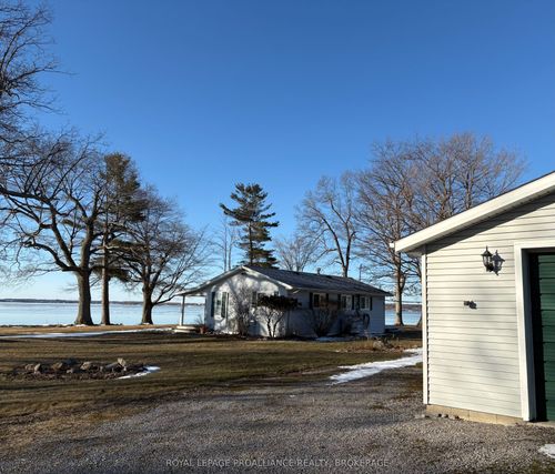 27 Berry Lane, Wolfe Island, ON, K0H2Y0 | Card Image