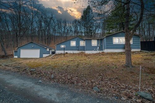 265 R Own Rd, East Stroudsburg, PA, 18302-6608 | Card Image