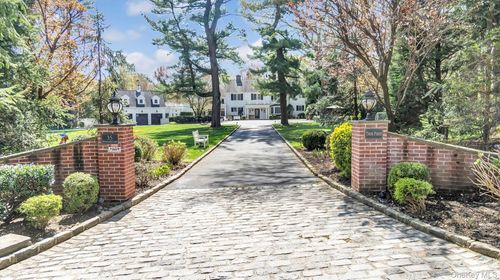 35 Hoaglands Ln, Glen Head, NY, 11545-2007 | Card Image