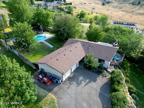 924 N Scenic Rd, YAKIMA, WA, 98908 | Card Image