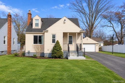 19490 Goldwin St, Southfield, MI, 48075-7222 | Card Image