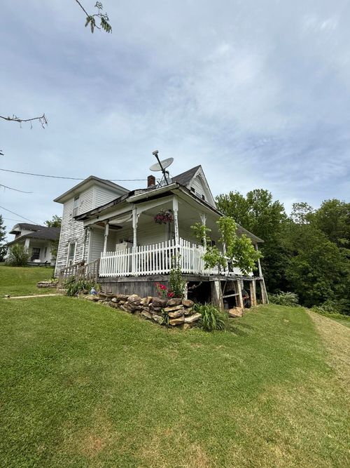 260 E Center St, Beattyville, KY, 41311-9212 | Card Image