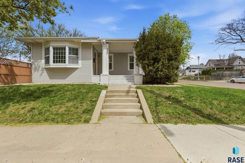 900 W 18th St Street, Sioux Falls, SD, 57104 | Card Image
