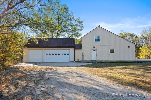 1067 Somers Rd, Lyons, MI, 48851-9702 | Card Image