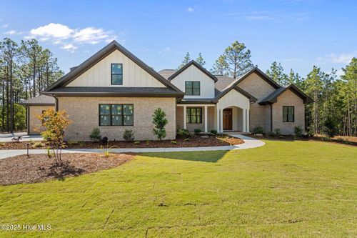 201 Meyer Farm Dr, Pinehurst, NC, 28374-8873 | Card Image